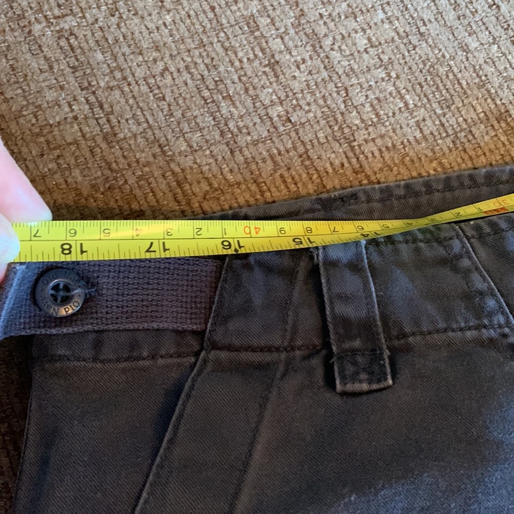 Old Navy charcoal khaki cargo shorts sz34 slight distress, in good condition - Picture 9 of 9
